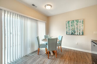 SunSTONE at Fox Ridge in Wichita, KS - Foto de edificio - Interior Photo