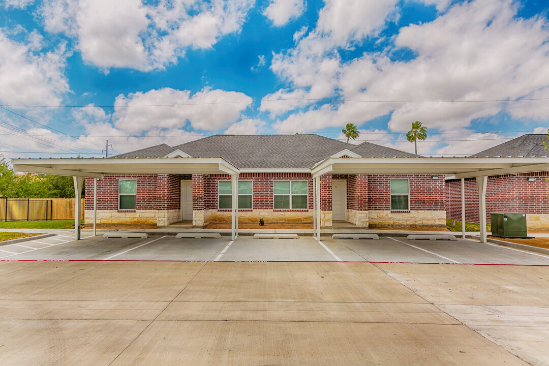 413 E 18th St in Weslaco, TX - Building Photo
