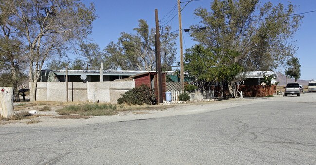 11250 Barstow Rd in Lucerne Valley, CA - Foto de edificio - Building Photo