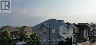 1383 Langley Cir in Oshawa, ON - Building Photo