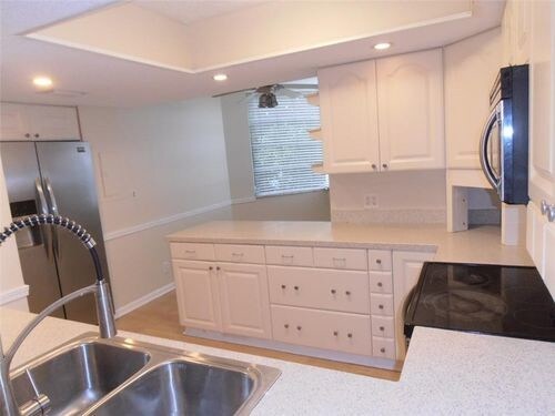 9510 Seagrape Dr-Unit -3J in Davie, FL - Building Photo - Building Photo