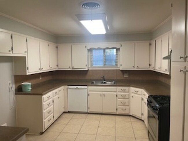 1303 Cleveland Ave in Stephenville, TX - Building Photo - Building Photo
