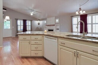 713 NE Sandstone Ct in Prineville, OR - Building Photo - Building Photo