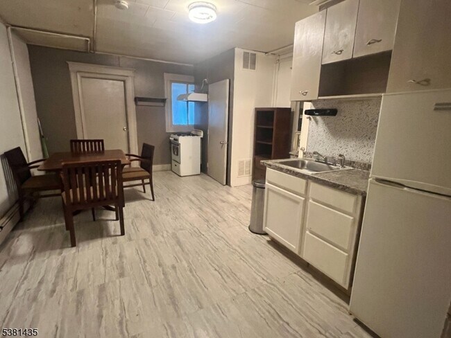 416-418 E Main St in Bound Brook, NJ - Building Photo - Building Photo