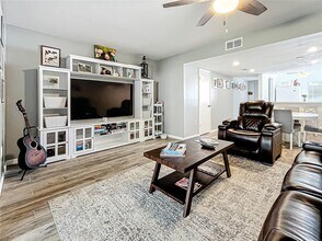 9209 Seminole Blvd in Seminole, FL - Building Photo - Building Photo