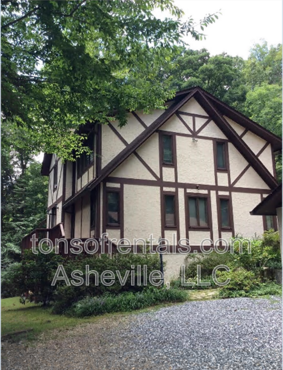 108 Pink Fox Cove Rd in Weaverville, NC - Building Photo