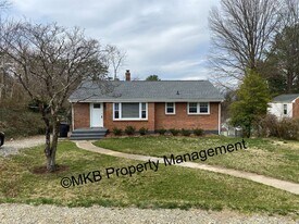 3481 Richards Blvd in Cave Spring, VA - Building Photo
