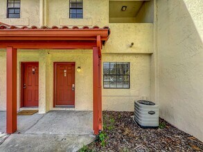 10288 Turkey Lake Rd in Orlando, FL - Building Photo - Building Photo