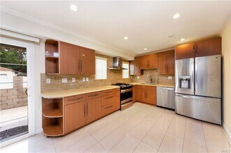 6928 Gaviota Ave in Los Angeles, CA - Building Photo - Building Photo