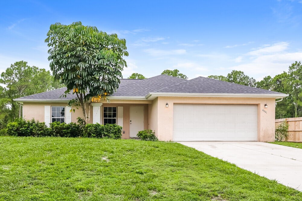 2601 Darlene Pl in Lehigh Acres, FL - Building Photo