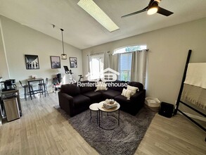 2575 S Syracuse Way in Denver, CO - Building Photo - Building Photo