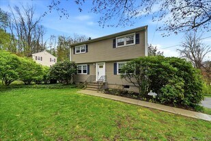 398 Cherry St in Bedford Hills, NY - Building Photo