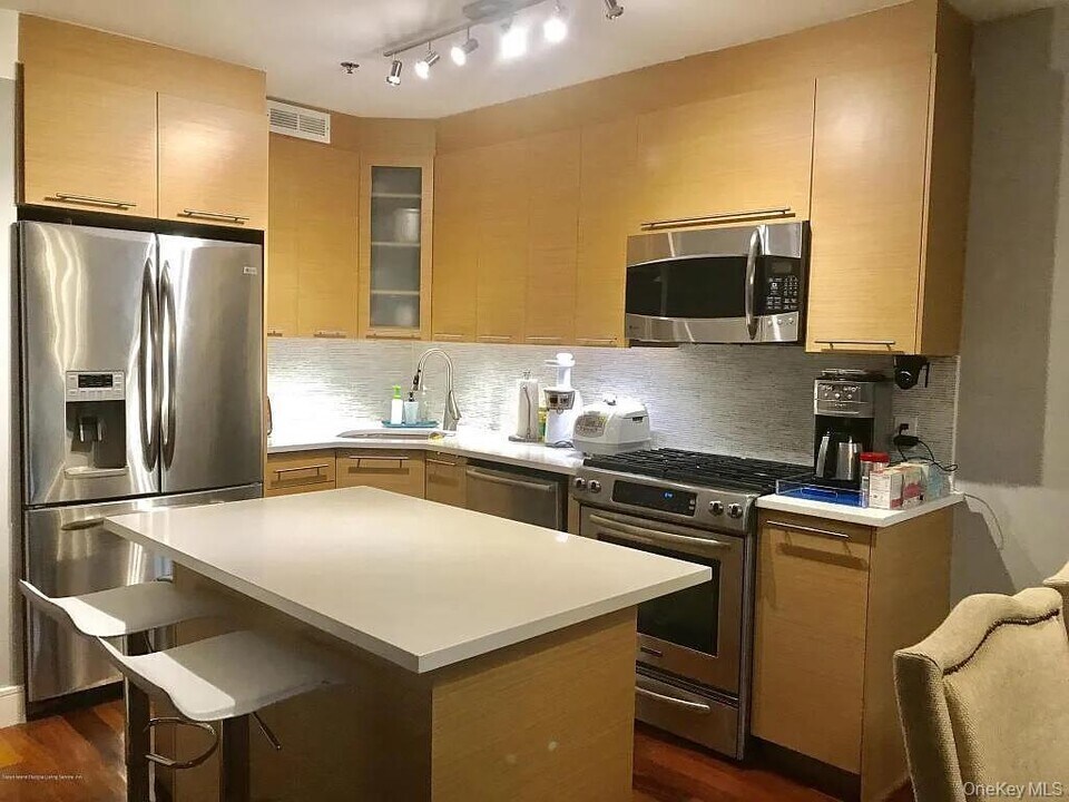 9917 Shore Rd in Brooklyn, NY - Building Photo