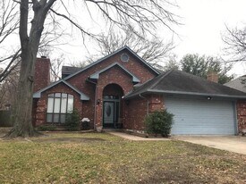 6302 Meadowmere Ln in Arlington, TX - Building Photo