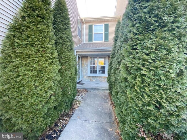 323 Sequoia Dr in Newtown, PA - Building Photo - Building Photo
