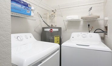 Pine Harbour Apartments in Orlando, FL - Building Photo - Interior Photo