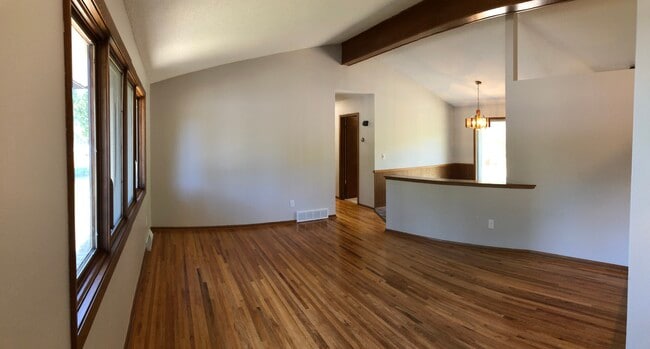 property at 865 Charlotte Dr