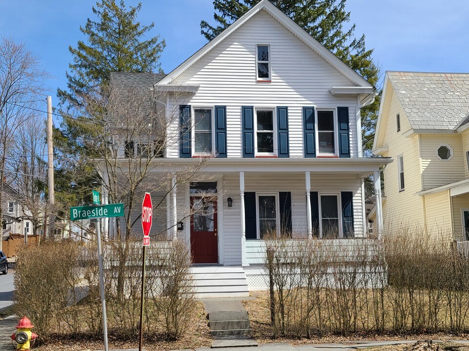 244 Braeside Ave in East Stroudsburg, PA - Building Photo