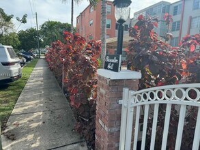 1850 NE 169th St in North Miami Beach, FL - Building Photo - Building Photo