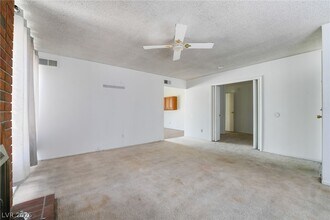 2102 E Russell Rd in Las Vegas, NV - Building Photo - Building Photo