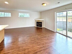 548 NE 117th Ave in Portland, OR - Building Photo - Building Photo