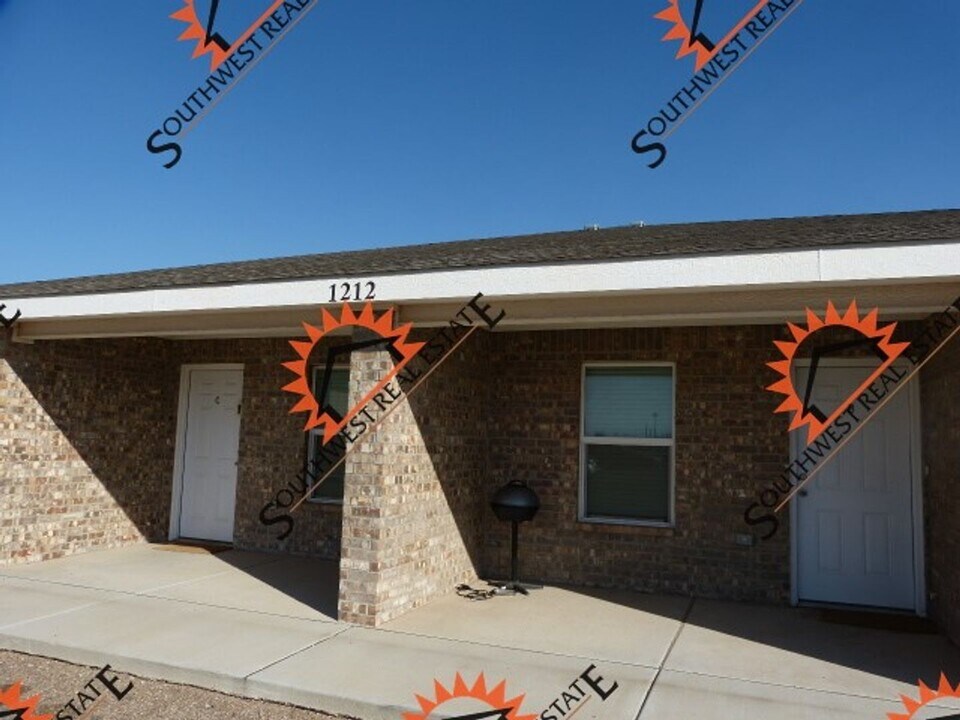 1212 W Manana Blvd in Clovis, NM - Building Photo