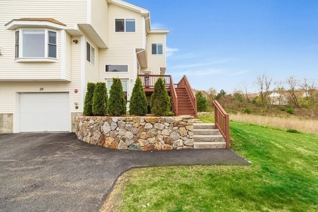 39 John Hancock Dr in Ashland, MA - Foto de edificio - Building Photo