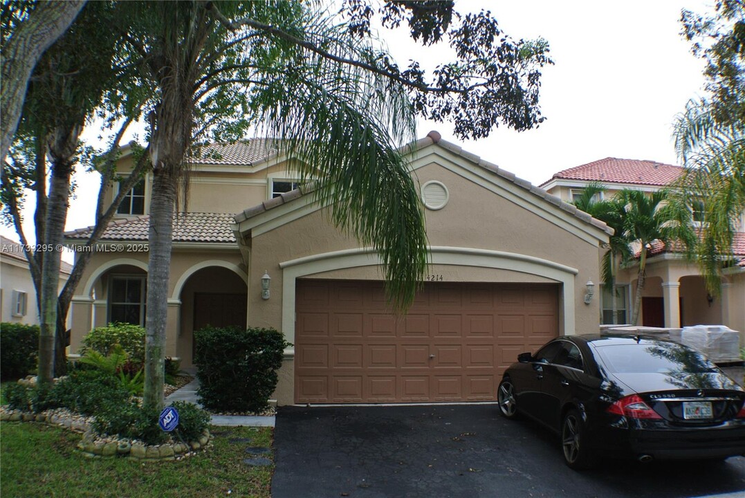 4214 Sabal Ridge Cir in Weston, FL - Building Photo