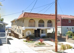623 N Juanita Ave, Unit 3 in Redondo Beach, CA - Foto de edificio - Building Photo