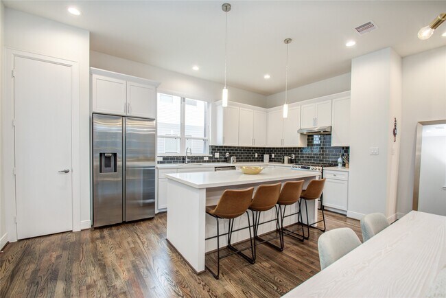 property at 2717 Eado Grove Ln