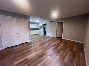 115 W Mulberry Ave in Wharton, TX - Building Photo - Building Photo