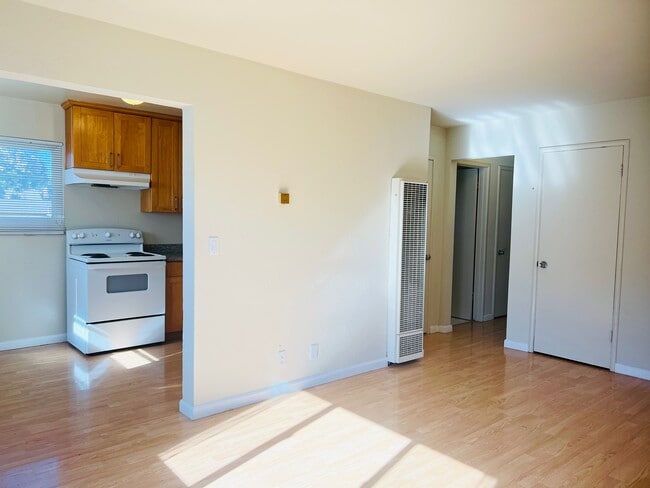 1325 San Tomas Aquino Pky, Unit 4 in San Jose, CA - Building Photo - Building Photo