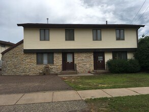 2619 Henry Ave in Eau Claire, WI - Building Photo - Building Photo