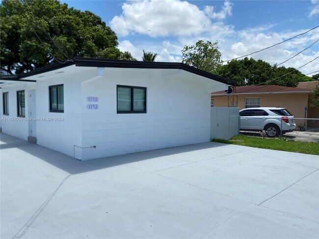 1170 NW 25th St, Unit 1170 in Miami, FL - Building Photo - Building Photo