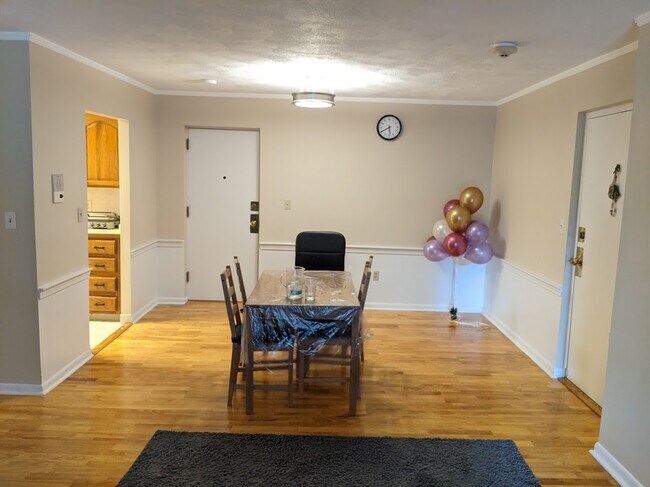 611 Watertown St, Unit 11 in Newton, MA - Building Photo - Building Photo