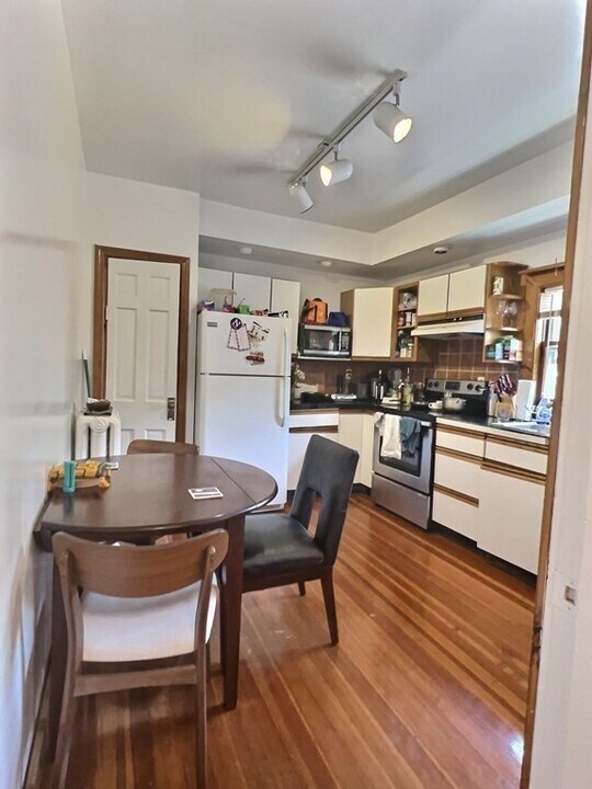 35 Lee St, Unit 17 in Cambridge, MA - Building Photo