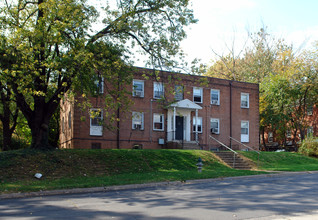 8512 Glenview Ave in Takoma Park, MD - Foto de edificio - Building Photo