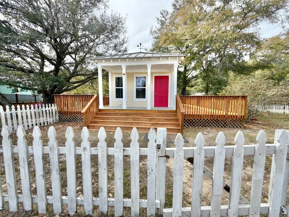 155 Caswell Branch Rd in Freeport, FL - Building Photo