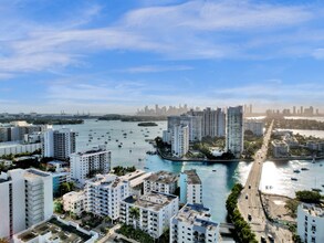 1658 Bay Rd in Miami Beach, FL - Building Photo - Building Photo