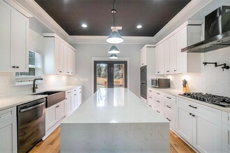 243 Oakcliff Ct NW in Atlanta, GA - Building Photo - Building Photo