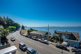 4226 Beach Dr SW in Seattle, WA - Building Photo - Building Photo