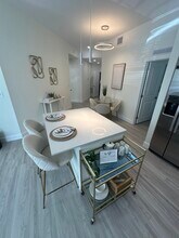 8769 W 35th Ln in Hialeah, FL - Foto de edificio - Building Photo