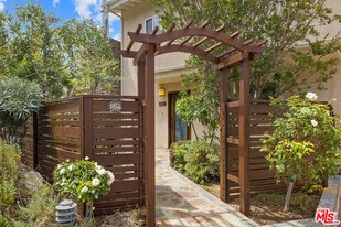 907 Las Pulgas Rd in Los Angeles, CA - Building Photo