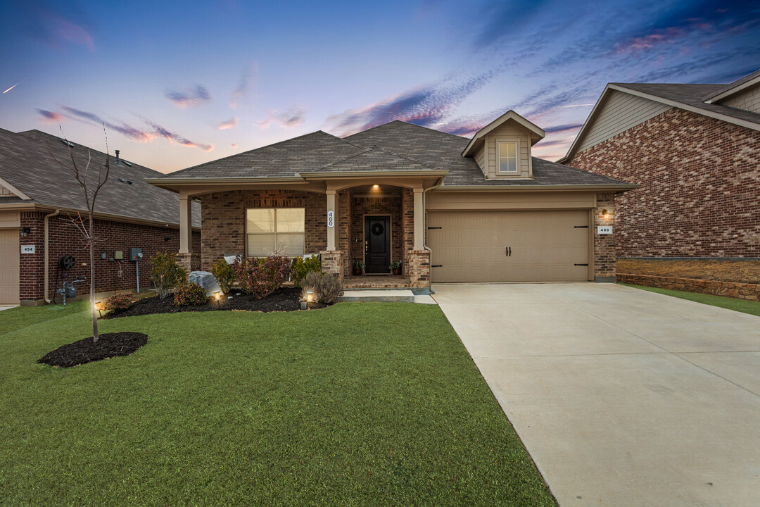 400 Hogan Dr in Denton, TX - Building Photo