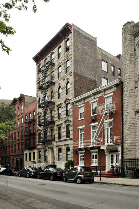 67-69 E Second St in New York, NY - Foto de edificio