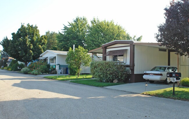 Glenbrier Mobile Home Park in Boise, ID - Building Photo - Building Photo