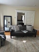 10 Pine St, Unit 1st floor right in Leominster, MA - Foto de edificio - Building Photo