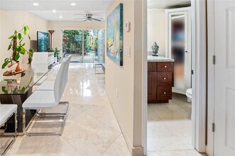 811 W Oakland Park Blvd in Wilton Manors, FL - Building Photo - Building Photo