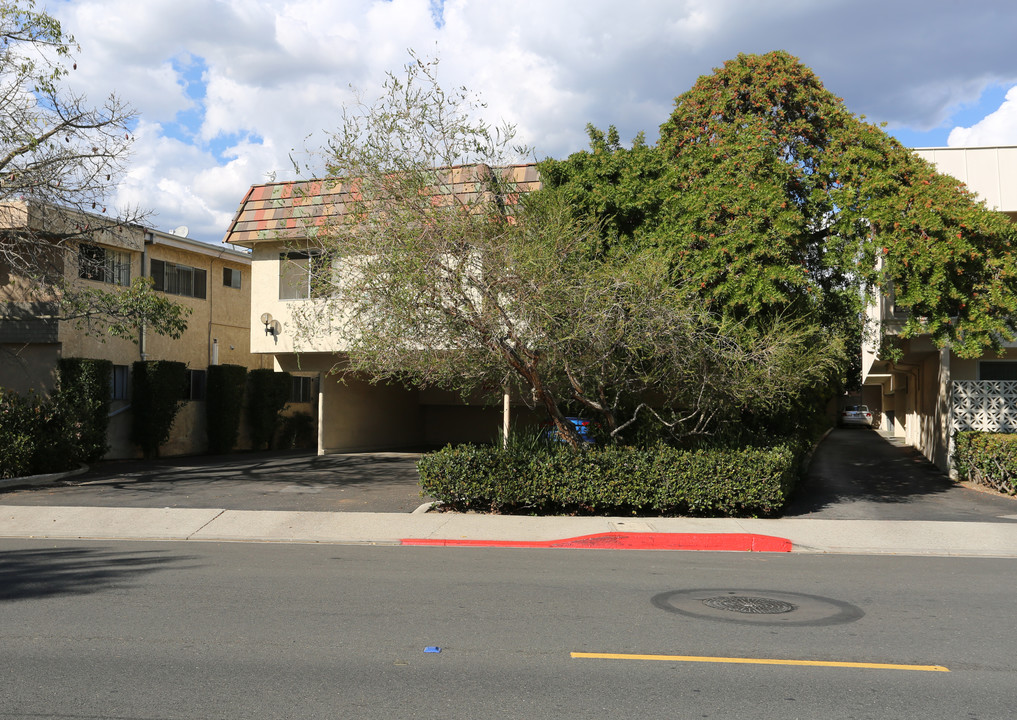 1369 E Acacia Ave in Glendale, CA - Building Photo