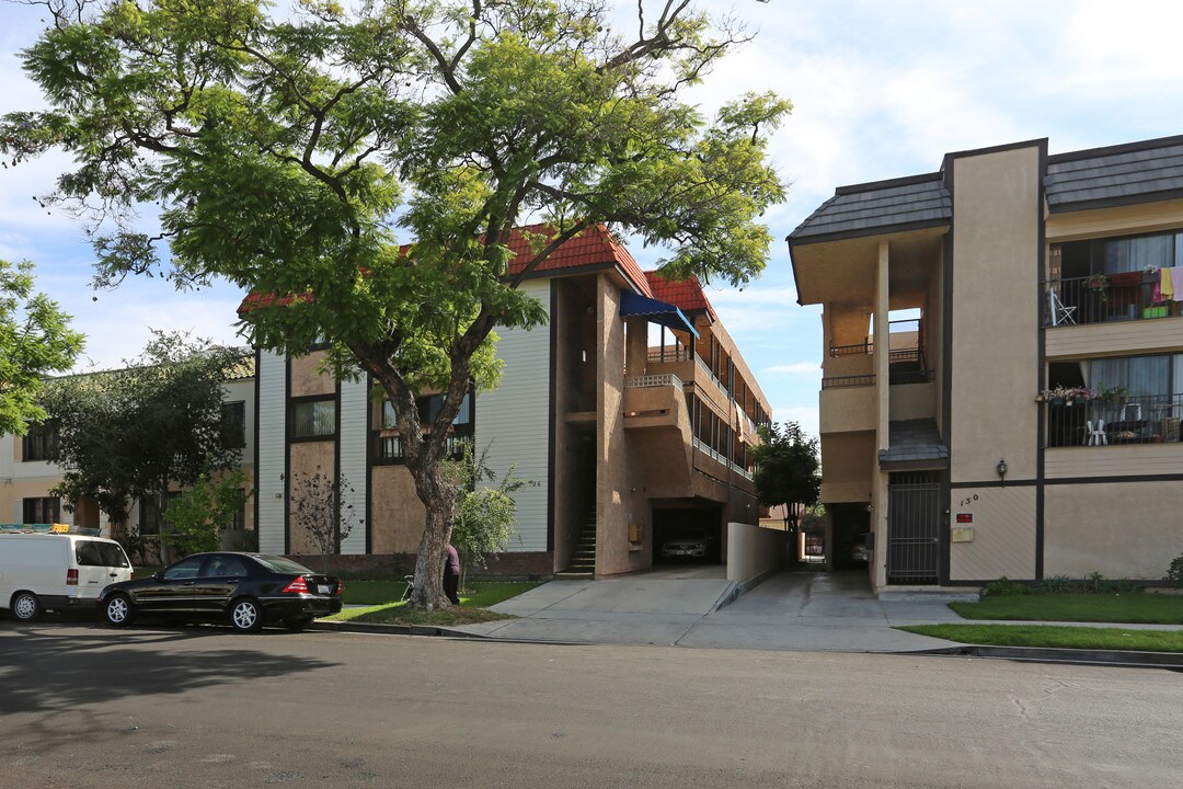 126 S Cedar St in Glendale, CA - Building Photo